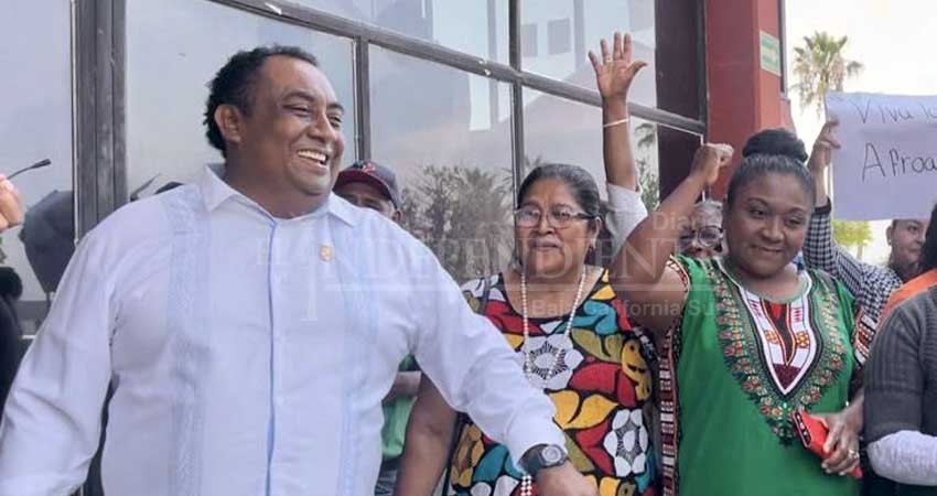 Sin complicaciones, se reintegra Pérez Cayetano al Congreso de BCS