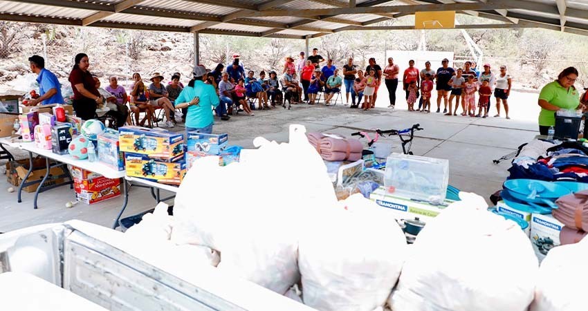 Entrega DIF La Paz apoyos en la comunidad de San Evaristo