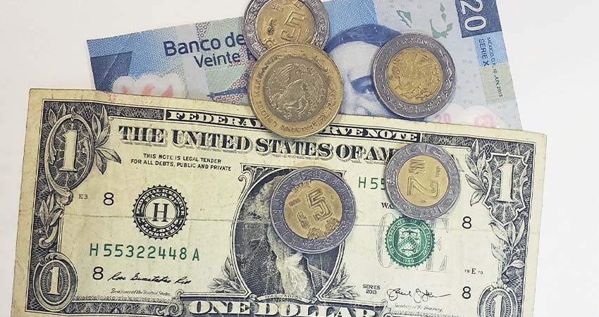 Peso muestra músculo y cierra el día en 16.88 por dólar