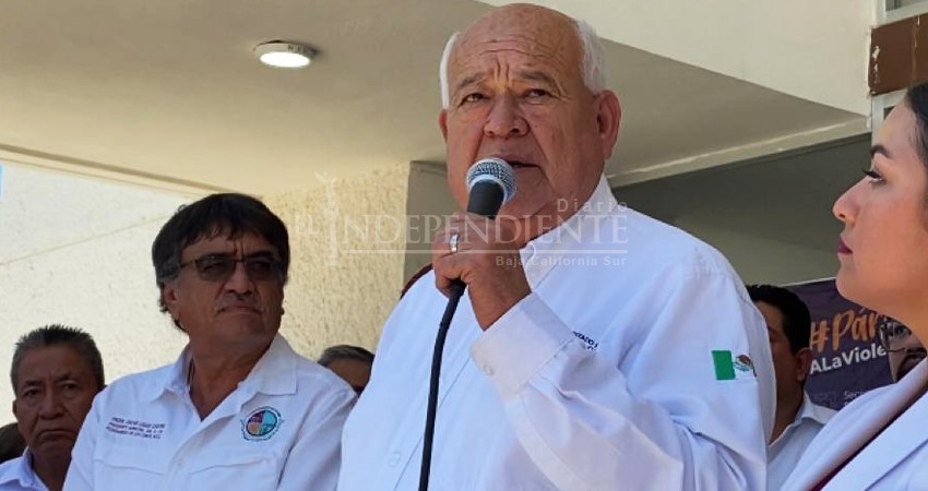 "Quien quiera trabajo, que lo solicite", asegura Castro Cosío que hay lugares para mujeres taxistas