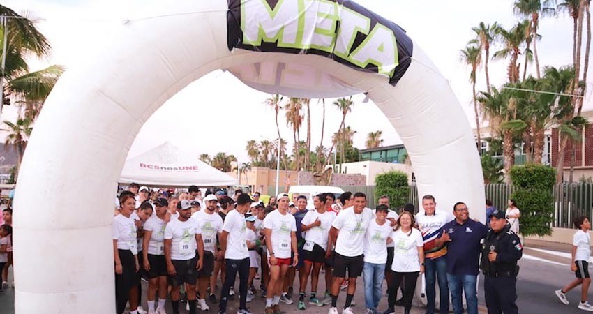 Con amplia participación ciudadana desarrolló salud carrera para desalentar el uso de sustancias adictivas