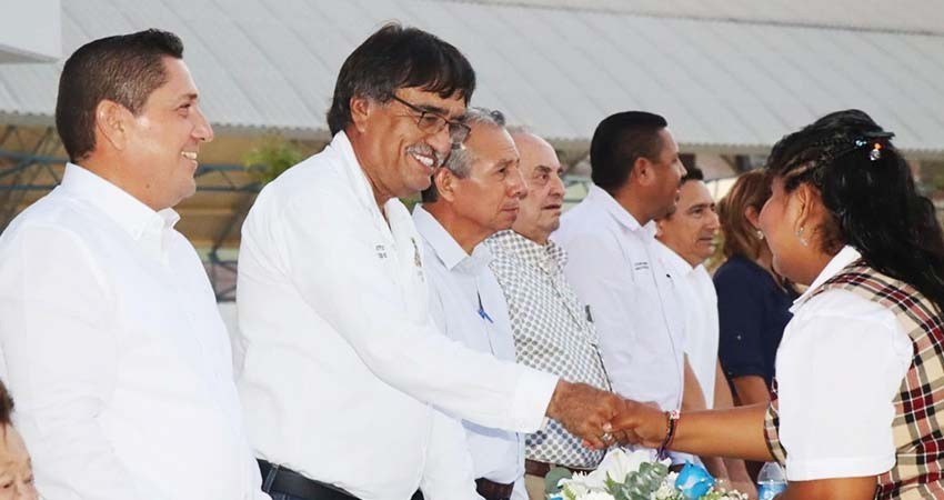 Encabeza Leggs Castro graduación de alumnos de nivel medio superior