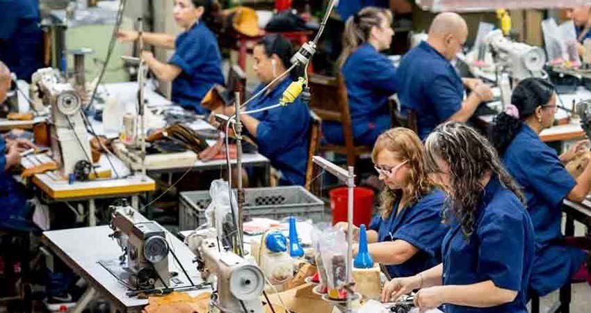 Con la fortaleza del peso, fábricas del norte de México padecen mayores costos y menos clientes