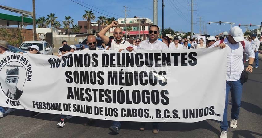 Marcharon en Los Cabos por Gustavo Aguirre, anestesiólogo acusado de posesión de drogas