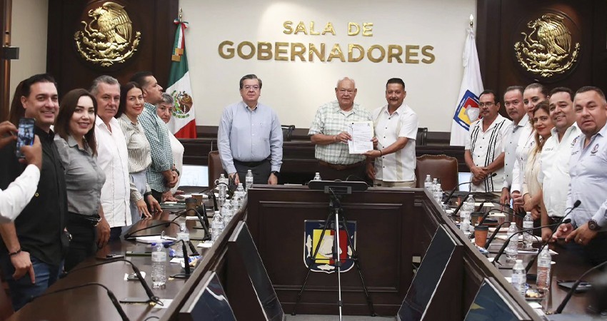 Recibe gobierno del estado, pliego petitorio del sindicato de burócratas