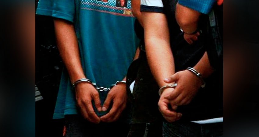 Obtiene FGR vinculación a proceso de dos personas por portación de arma de fuego