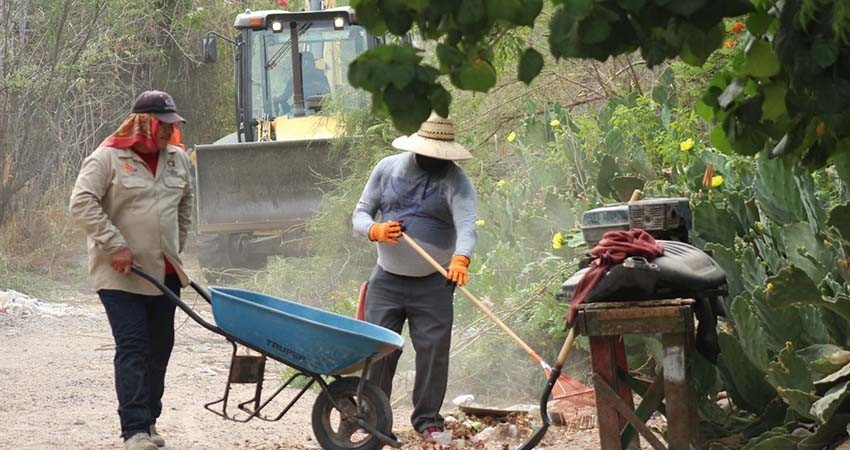 Realiza Servicios Públicos trabajos de limpieza en diferentes arroyos y canales de desagüe de la ciudad