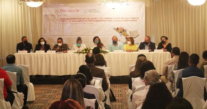 180 docentes de BCS participaron en la elaboración de los nuevos libros de texto