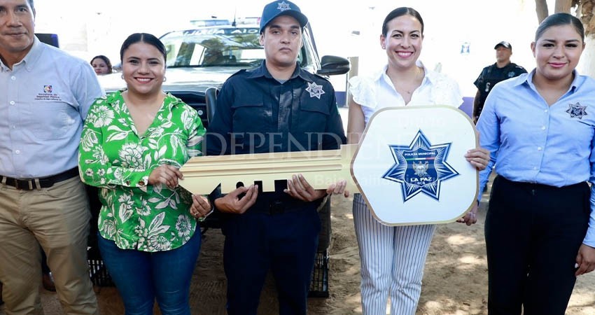 Entrega Ayuntamiento La Paz unidad oficial y equipo a la Policía Auxiliar