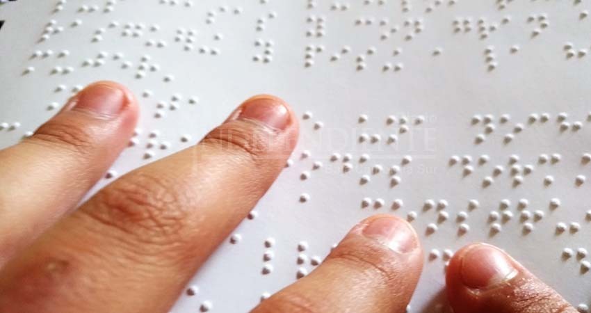 Entregarán en BCS libros de texto para alumnos con ceguera o débiles visuales