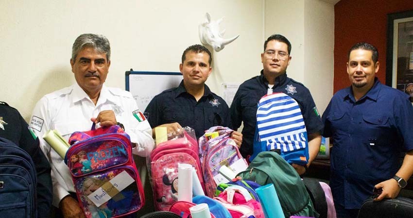 Seguridad Pública de Los Cabos entregó mochilas con útiles escolares
