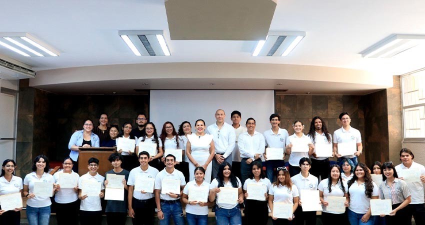 CANIRAC reconoce a estudiantes de la UABCS que colaboraron en el festival gastronómico “La Pazión por el Sabor 2023”