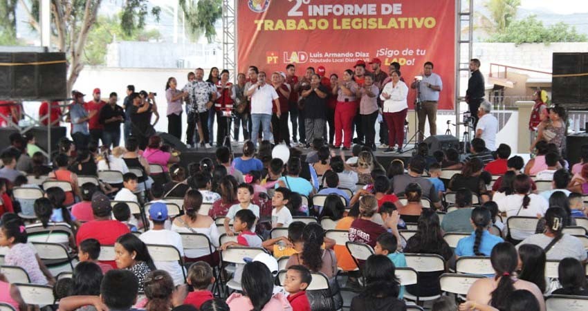 Rinde segundo informe de labores el Diputado Luis Armando Diaz