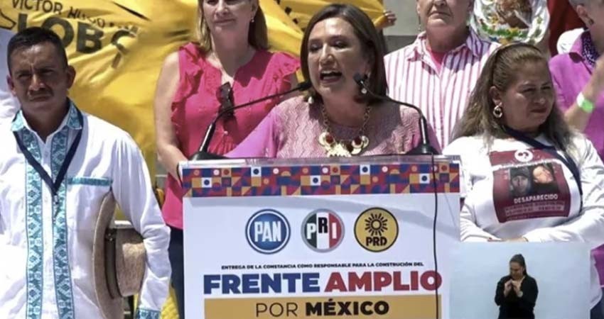 Xóchitl Gálvez recibe constancia como coordinadora del Frente Amplio por México