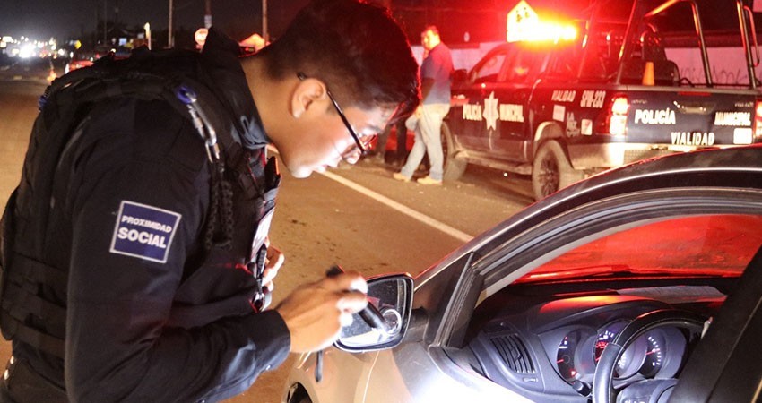 19 personas infraccionadas con vehículo retenido por no pasar alcoholímetro de La Paz