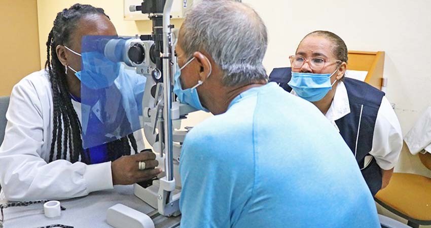 Gobierno de BCS y beneficencia pública desarrollan jornada de cirugías gratuitas de cataratas