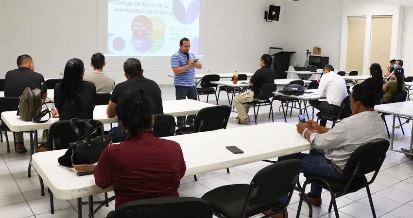 Reciben curso de ética servidores públicos de la PGJE