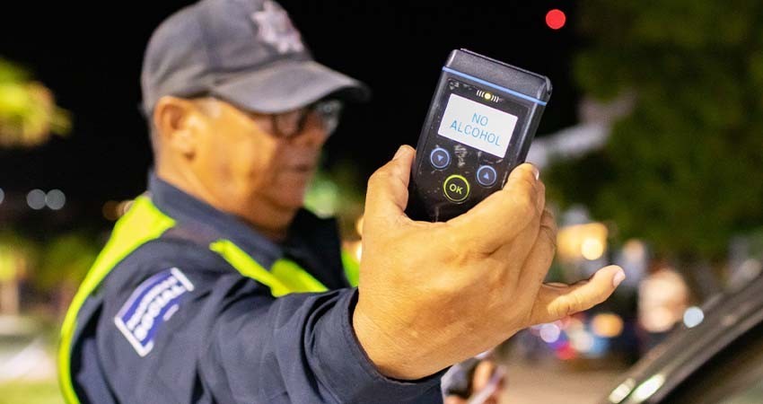 Retiran vehículo y aplican infracción a 21 conductores que no pasaron el alcoholímetro