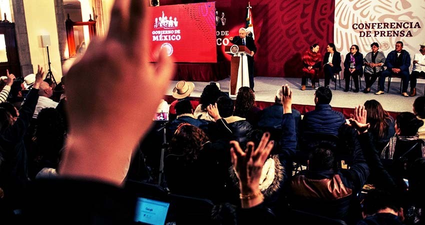 INE ordena a AMLO mostrar advertencia en mañanera sobre expresiones electorales