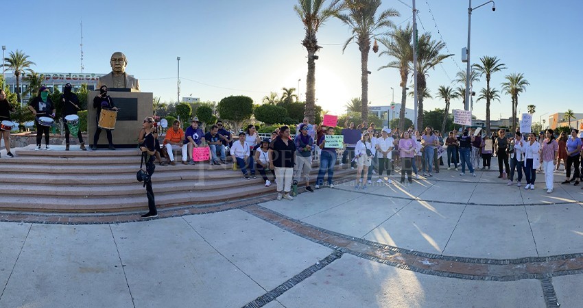 Mediante plantón, exigen al gobernador esclarezca el feminicidio de la doctora Jasel