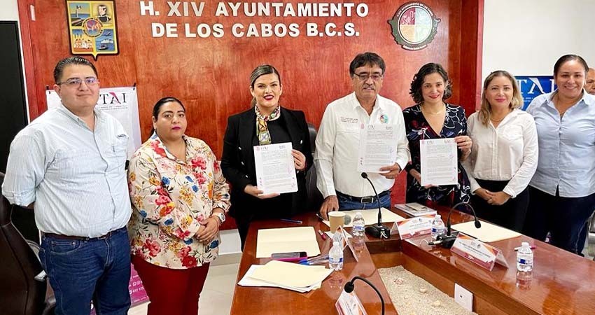 Ayuntamiento Los Cabos firma convenio para garantizar a la población el acceso a la información