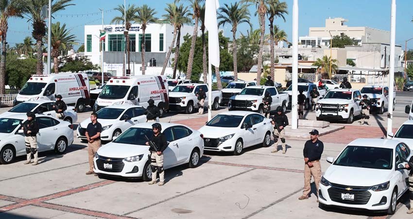 Fortalecen la seguridad de BCS a través de la entrega de 28 unidades y ambulancias