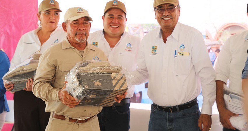 Trabajadores del OOMSAPAS Los Cabos reciben herramientas de trabajo