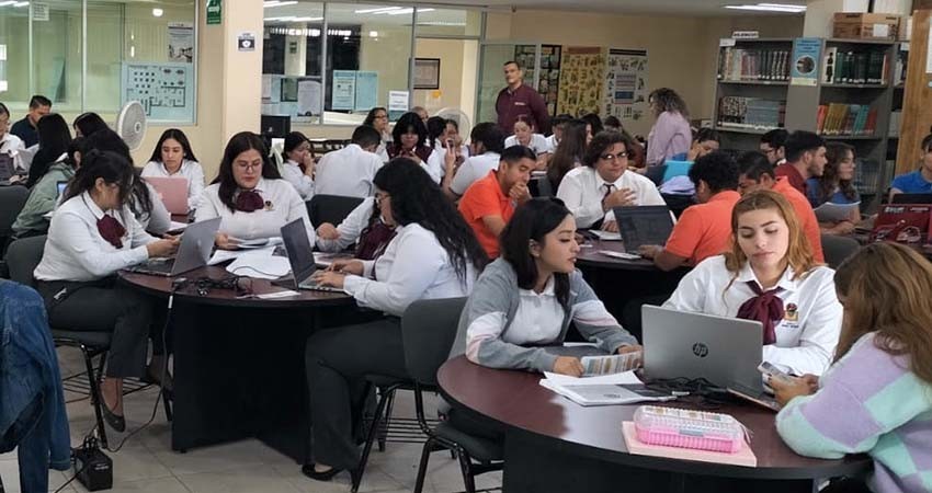 Realiza SEP taller para estudiantes de la Escuela Normal Superior