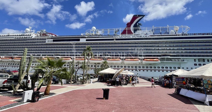 Por primera vez arriba a La Paz el mega crucero Panorama