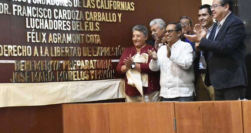 Congreso devela la inscripción de las letras doradas “Benemérita Preparatoria José María Morelos y Pavón”