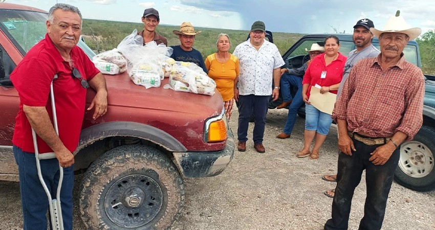 Reciben habitantes de Santa Rita apoyos alimentarios