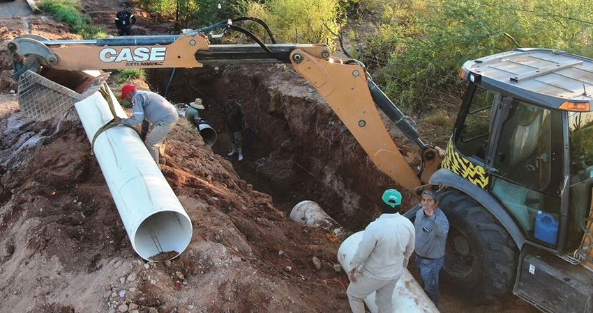 Repara OOMSAPAS La Paz fuga del acueducto Carrizal-La Paz