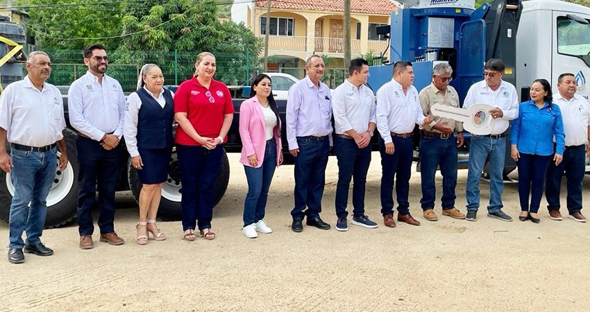 Entregan gobierno de Los Cabos maquinaria a Oomsapas