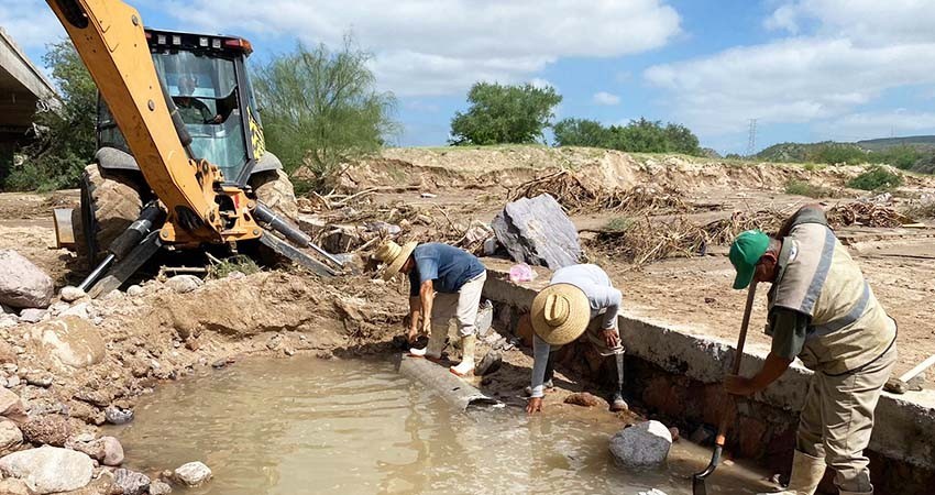 Continúan los trabajos de limpieza, retiro de escombro y tierra en La Paz
