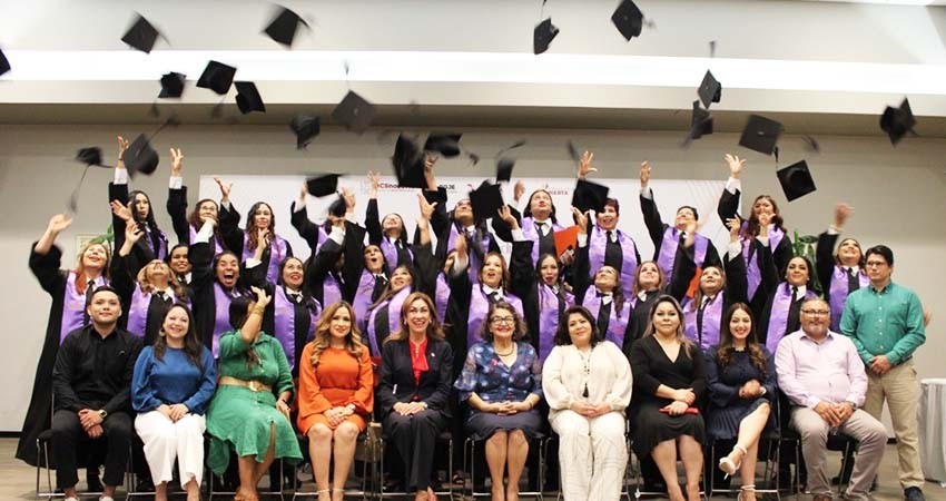 Se gradúan 26 egresadas de la 4ª generación de prepa abierta del Centro de Justicia para Mujeres