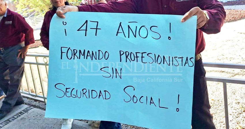 Sostienen paro laboral trabajadores de la Normal Superior; se manifestaron en el Congreso