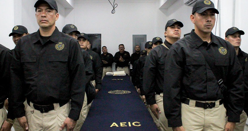 Rinden protesta 20 nuevos agentes de investigación criminal de la PGJE