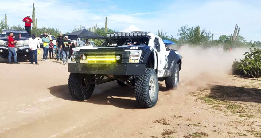 Saldo blanco en la Baja 1000 durante su trayectoria por La Paz