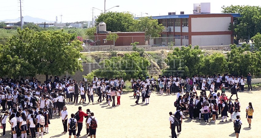 Secundaria Técnica 18, en Cabo San Lucas, pasó un mes sin servicio de luz