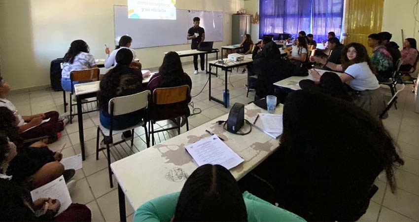 Imparten pláticas informativas a estudiantes de la Telesecundaria de El Sargento