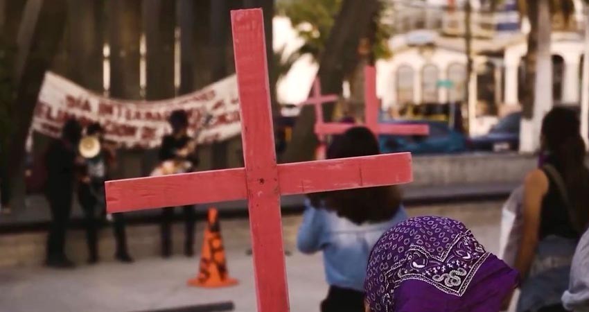 25N. Protestan feministas en La Paz en el Día Internacional para la Eliminación de las violencias contra Mujeres