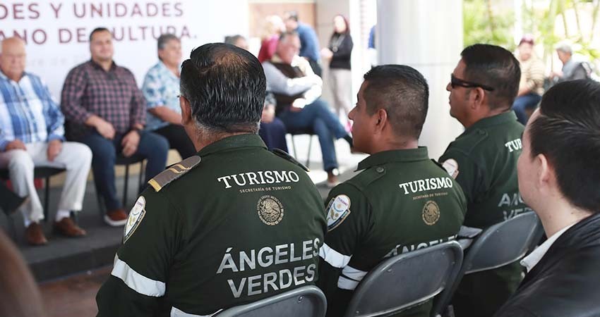 Entrega gobernador Castro Cosío unidades de apoyo a Los Ángeles Verdes