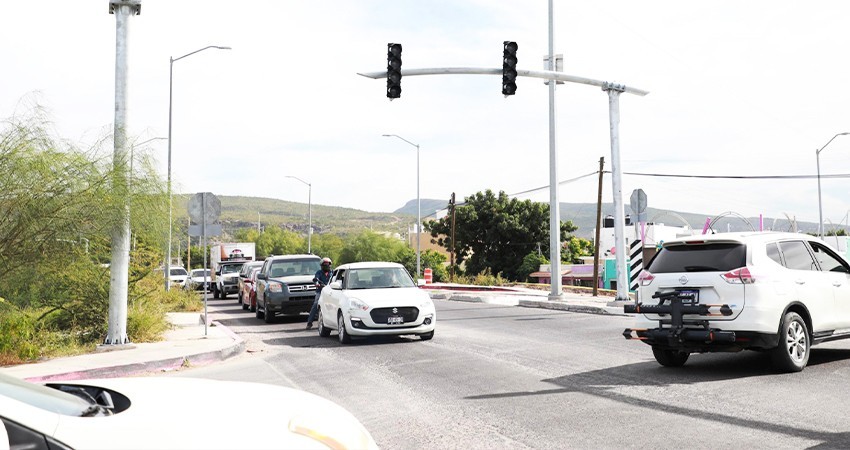 Supervisa alcaldesa proyecto de semaforización en libramientos de La Paz