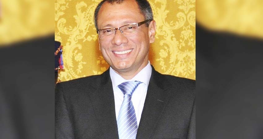 Exvicepresidente de Ecuador se encuentra refugiado en la embajada de México en Quito