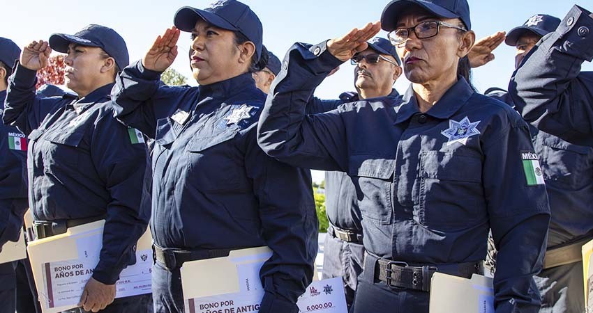 Entregan reconocimientos a 248 Policías Municipales de La Paz por su trayectoria al servicio de la ciudadanía