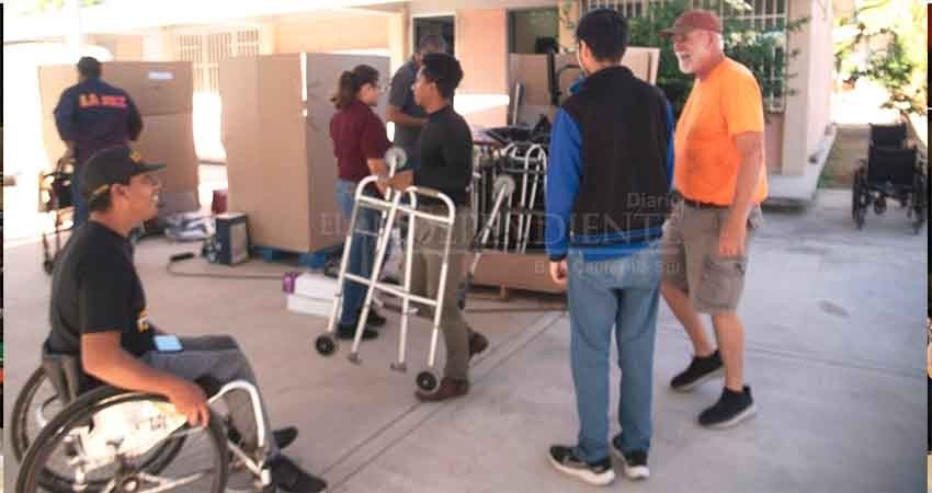 Recibe Ayuntamiento de La Paz donación de sillas de ruedas procedentes de EU