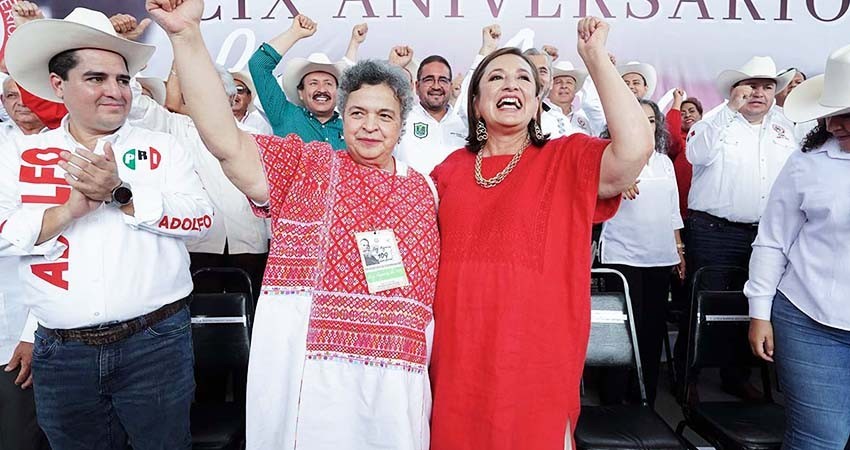 Beatriz Paredes reaparece en acto de Xóchitl Gálvez