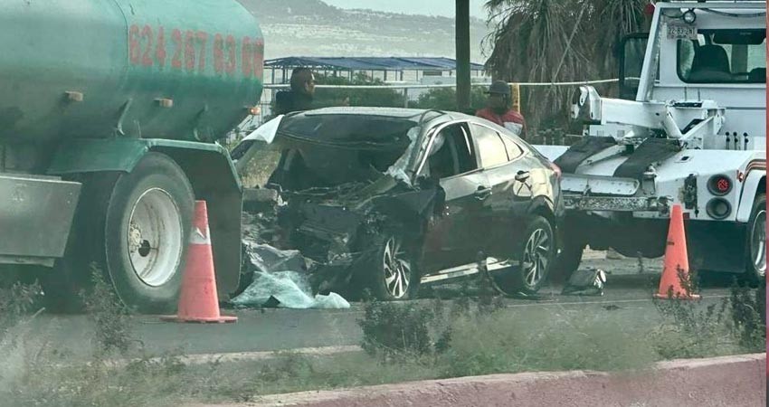 Pierden la vida dos jóvenes tras choque contra una pipa