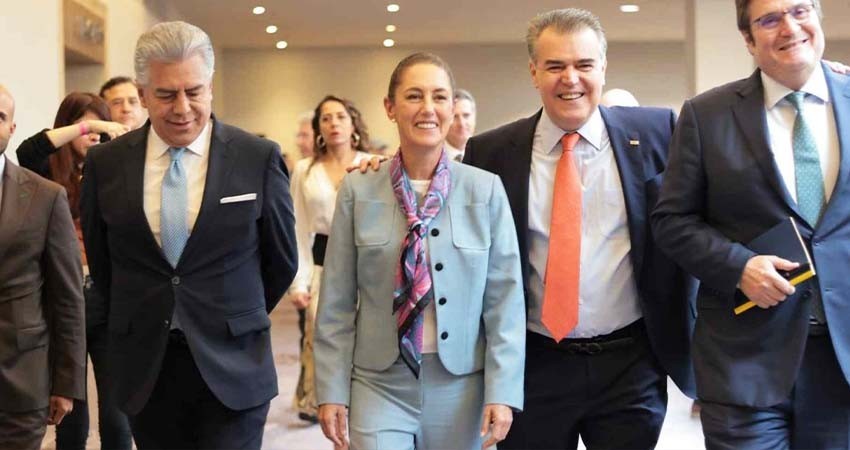 Sheinbaum llama a empresarios y clase media a sumarse al proyecto de cambio