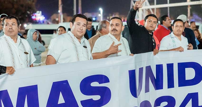 "Tenemos hambre de trabajo y nos lo han quitado": Transportistas de Los Cabos denuncian taxis "piratas"